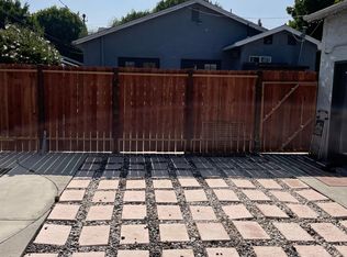 1013 Rosewood Ave, Inglewood, CA 90301