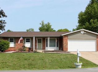 61 Skyline Dr, Saint Charles, MO 63304