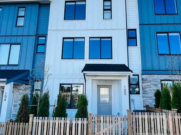 1833 165a St #105, Surrey, BC V3Z 9N3