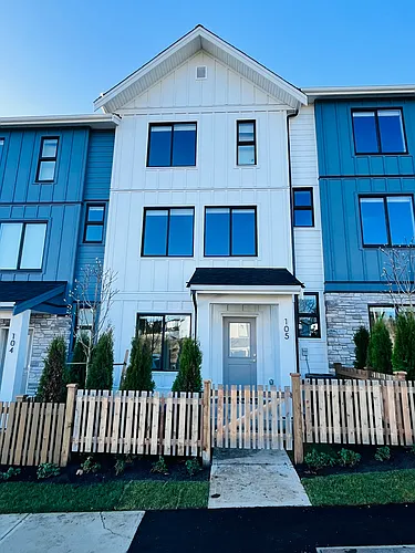1833 165a St #105 Photo 1
