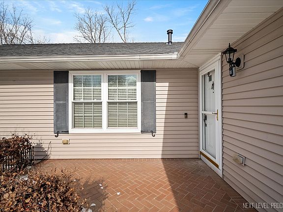 3rd image of 30W110 Huntington Dr