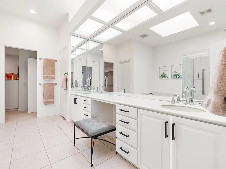 220 Tomahawk Dr — Photo 16