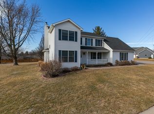 2052 Ashford Rd, Bettendorf, IA 52722