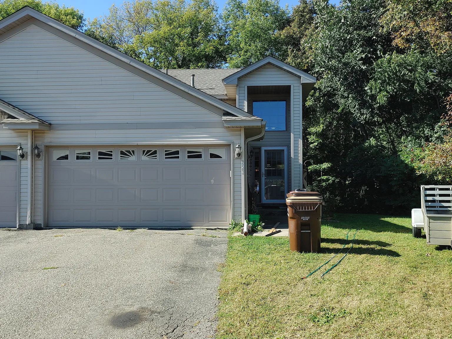 2 bed, 1.5 bath, 1300 sqft, $1,750 — Photo 1
