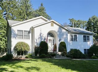 16 Campbell Ave, Airmont, NY 10901