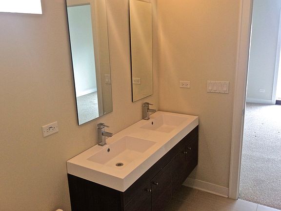 5th image of 3648 W Montrose Ave APT 3E