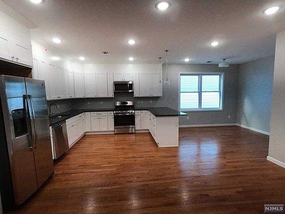 2nd image of 1502 43rd St #2B