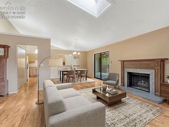 2nd image of 2059 Glenhill Rd