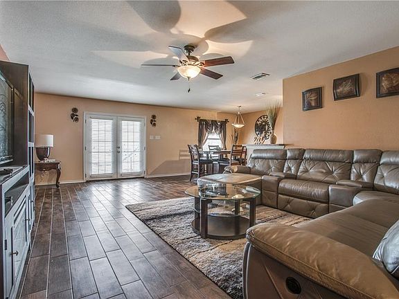 4th image of 2825 Drycreek Ln