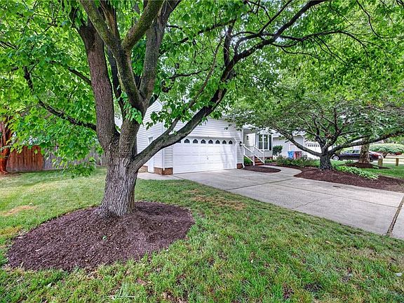2nd image of 1032 Copper Stone Cir