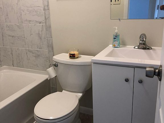 2nd image of 1104 W Hawthorne St APT C