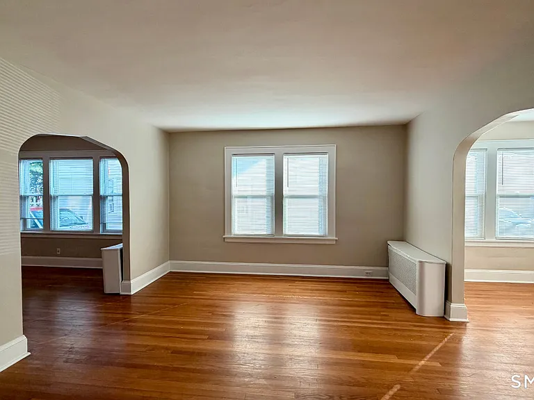 77 Astoria Ave — Photo 5