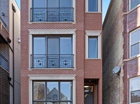 1018 N Hermitage Ave, Chicago, IL