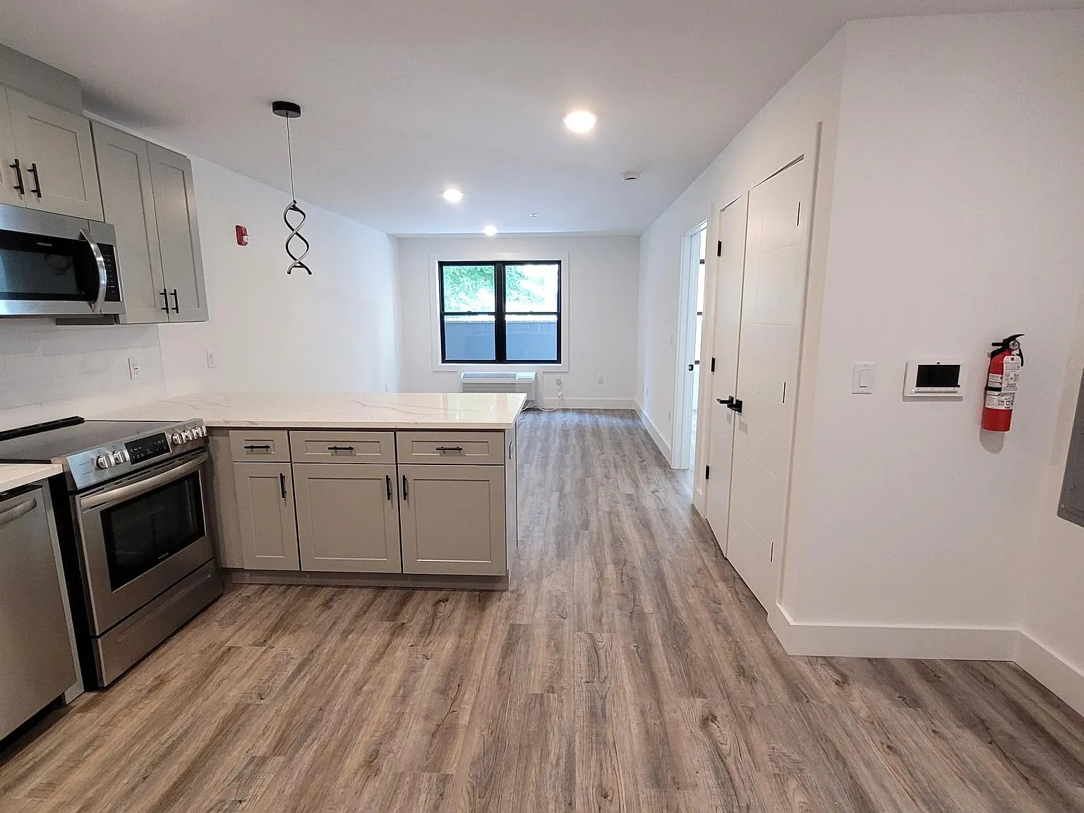 1 bed, 700 sqft, $1,850 — Photo 2