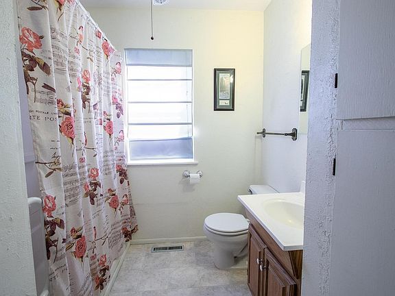 2nd image of 116 N Pine Ct