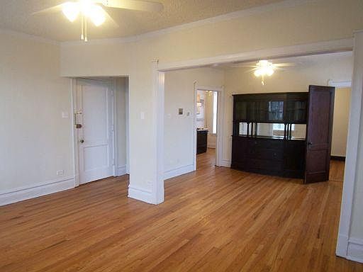 3rd image of 1953 W Montrose Ave #2