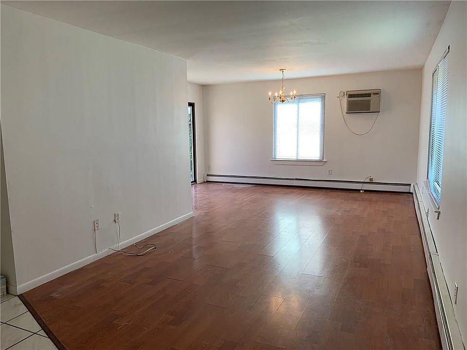 2nd image of 27 Ardsley Ct #0