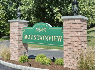 942 Sierra Vista Ln, Valley Cottage, NY 10989