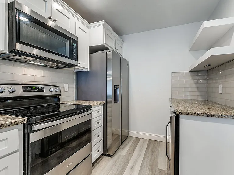7709 Broadway #113 — Photo 10