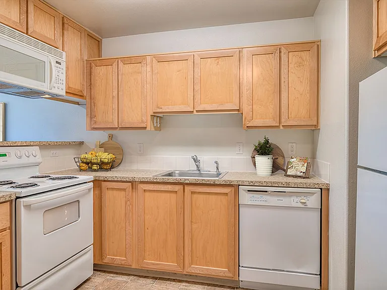 Highly sought after 1,2,3-bedroom flat and townhome apartments — Photo 8