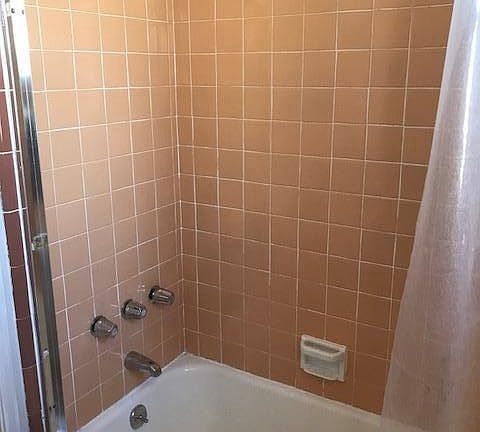 Full bath with tub/shower