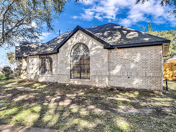 5th image of 4751 Lake Village Dr