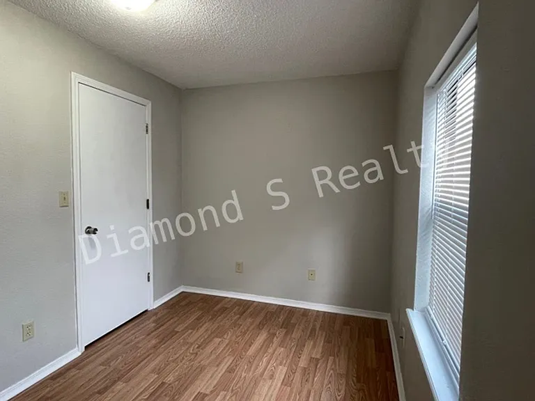 529 East Pacific Street — Photo 9