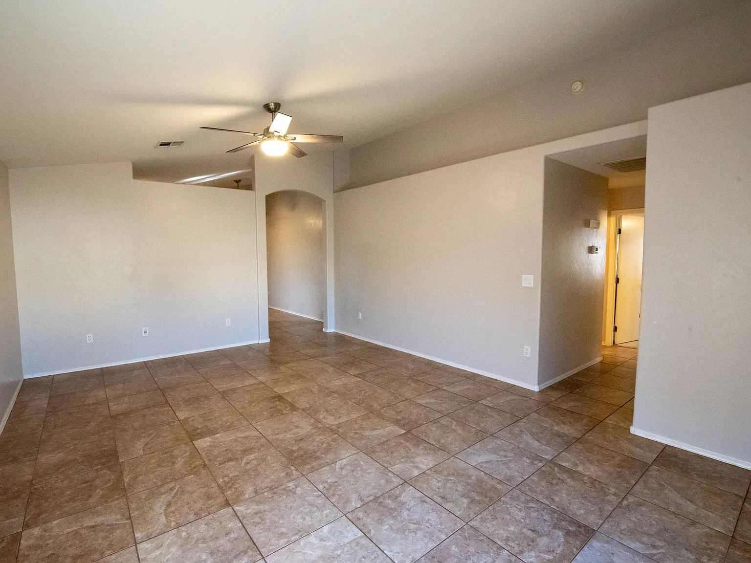 833 E Ross Ave — Photo 4