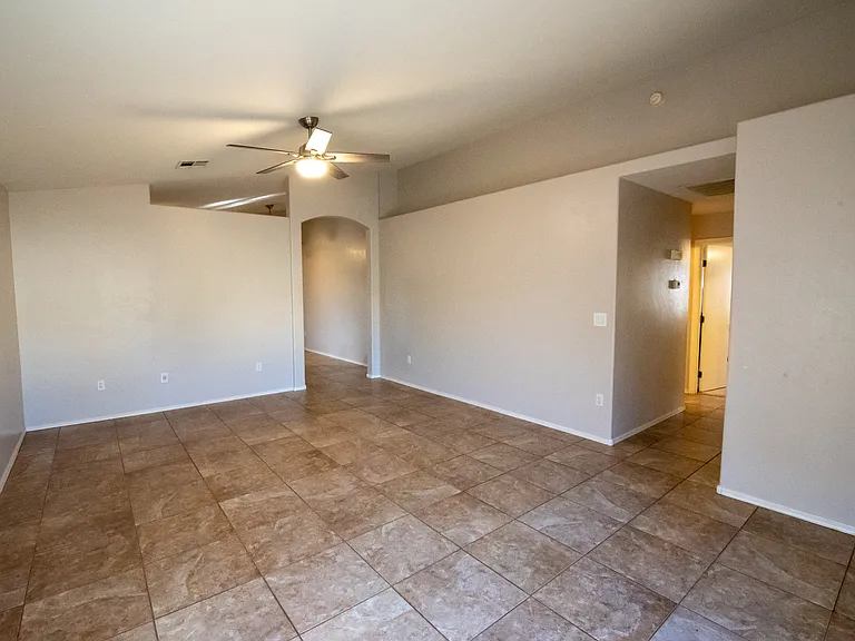 833 E Ross Ave — Photo 4