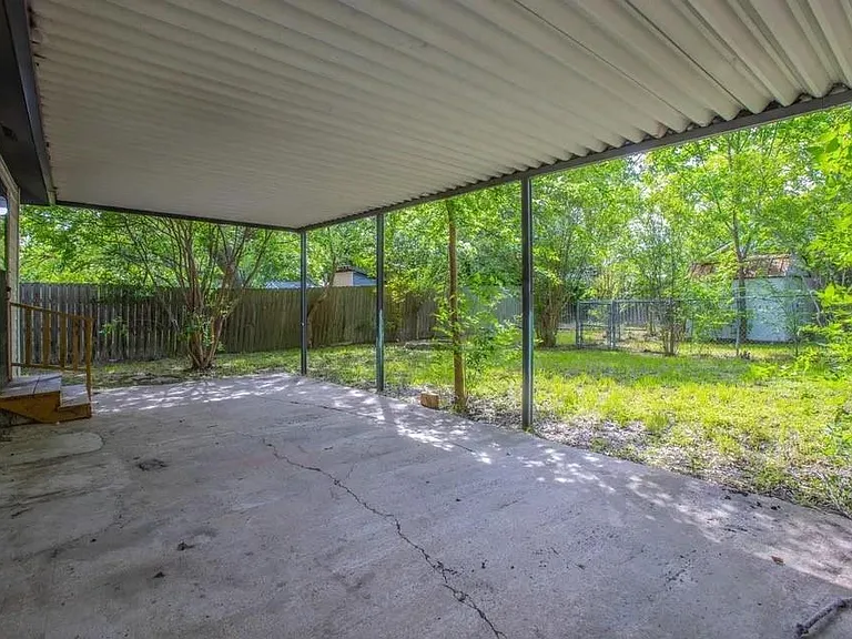 2329 Connor Ave — Photo 2