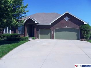 6515 Daly Cir, Ralston, NE 68127