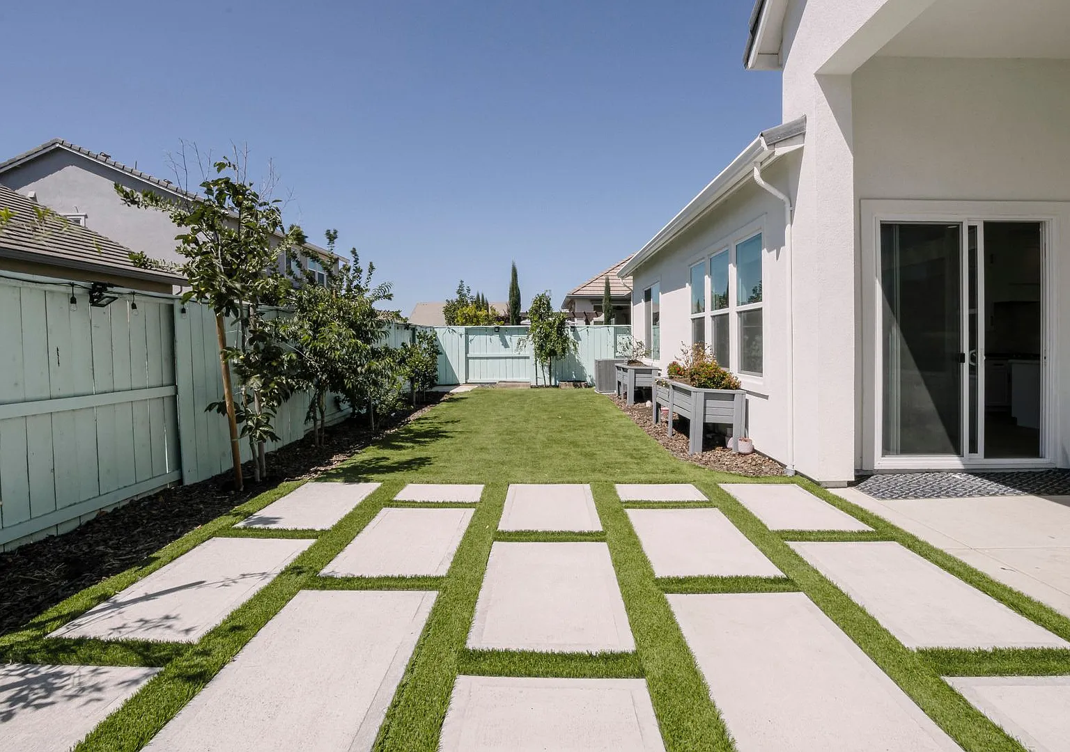 High-End 4 Bedroom Home with Solar — Photo 4