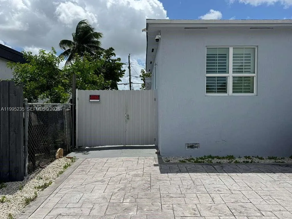 Jai-Alai Heights — Photo 2