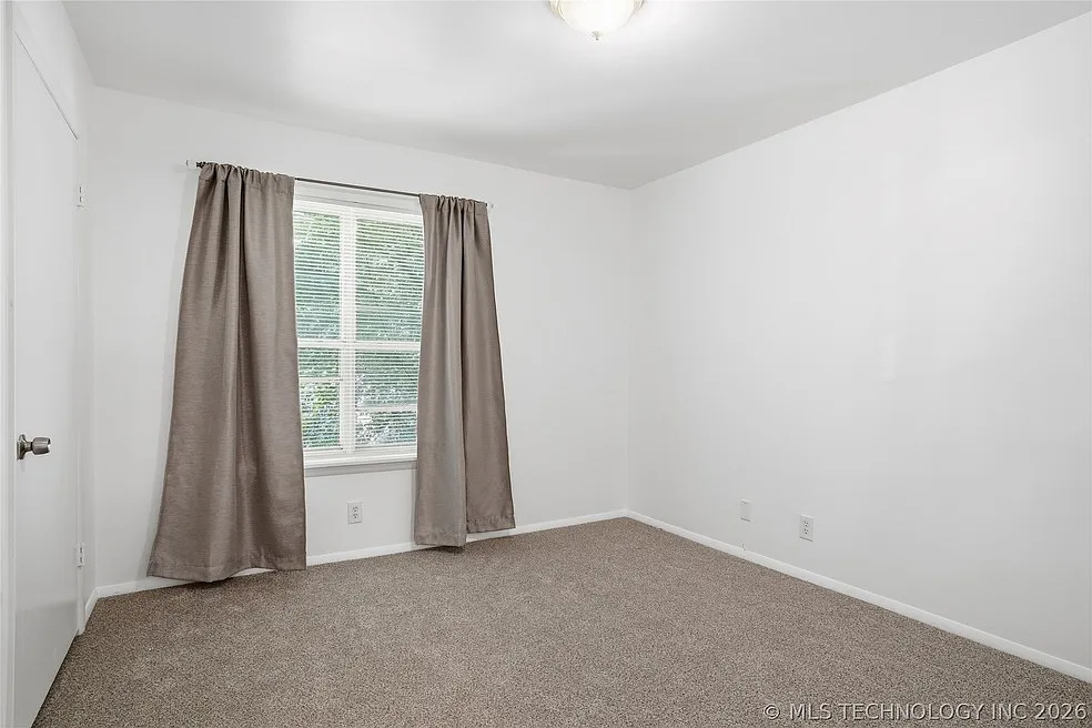 2 bed, 1026 sqft, $1,200 — Photo 3