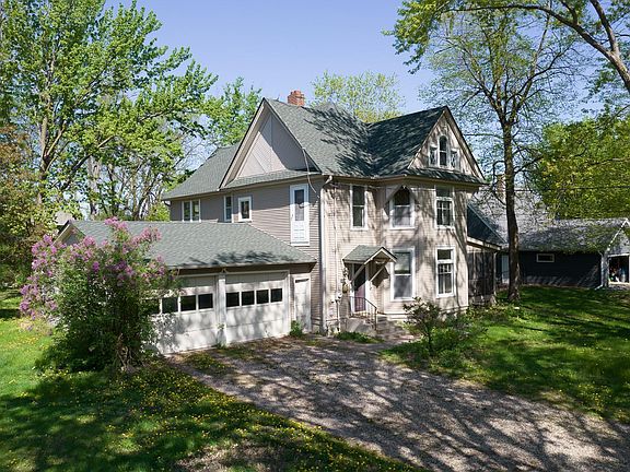 3rd image of 1016 Linden St S