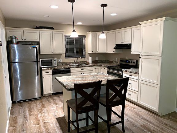 3rd image of 1553 E Windy Ln