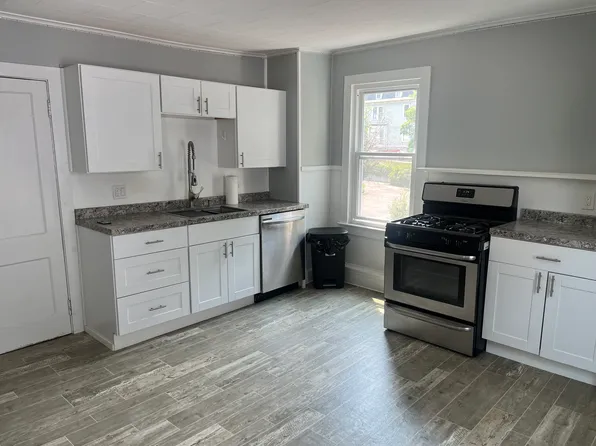 9 School St APT 4, Westerly, RI 02891