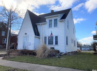 206 Walnut St, Washington, IL 61571