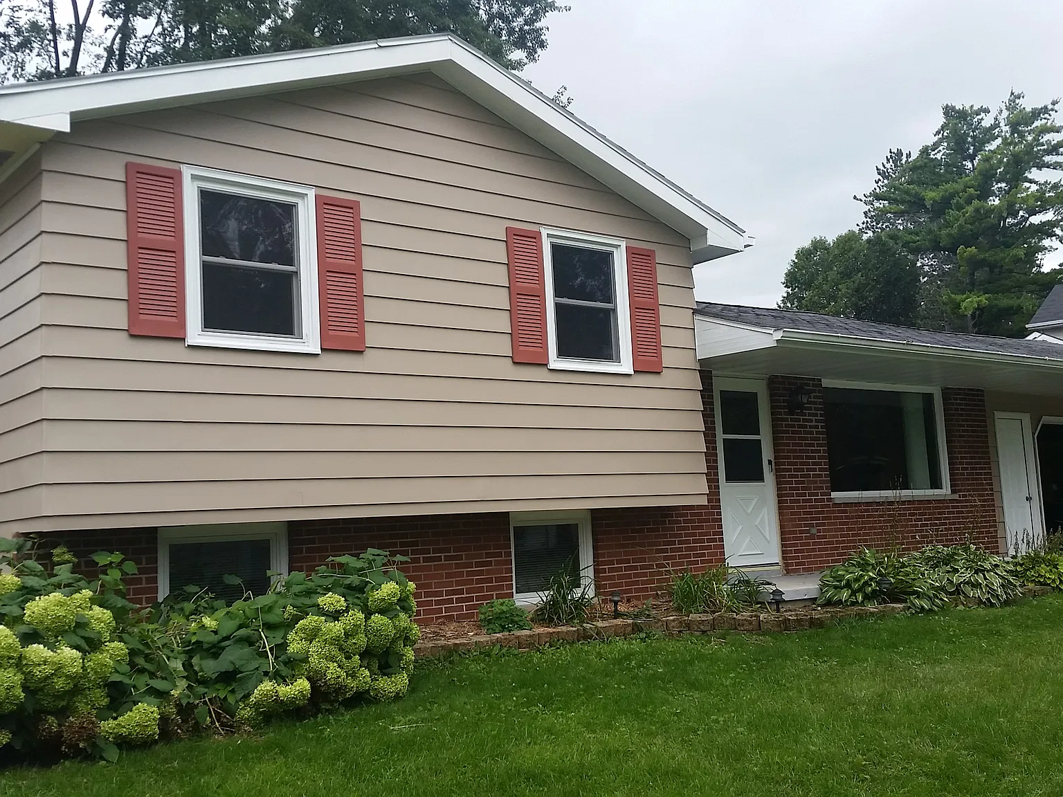 2551 River Grove Ave — Photo 2