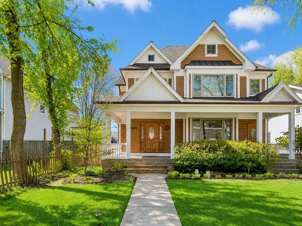 1759 Dewes St, Glenview, IL 60025