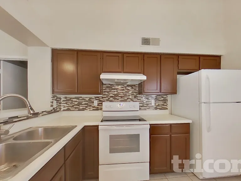 2206 W Monona Dr — Photo 6