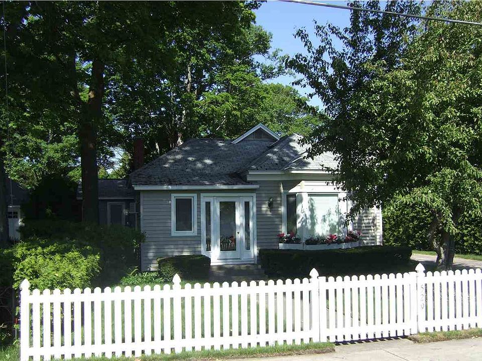 1st image of 529 Hoyt St
