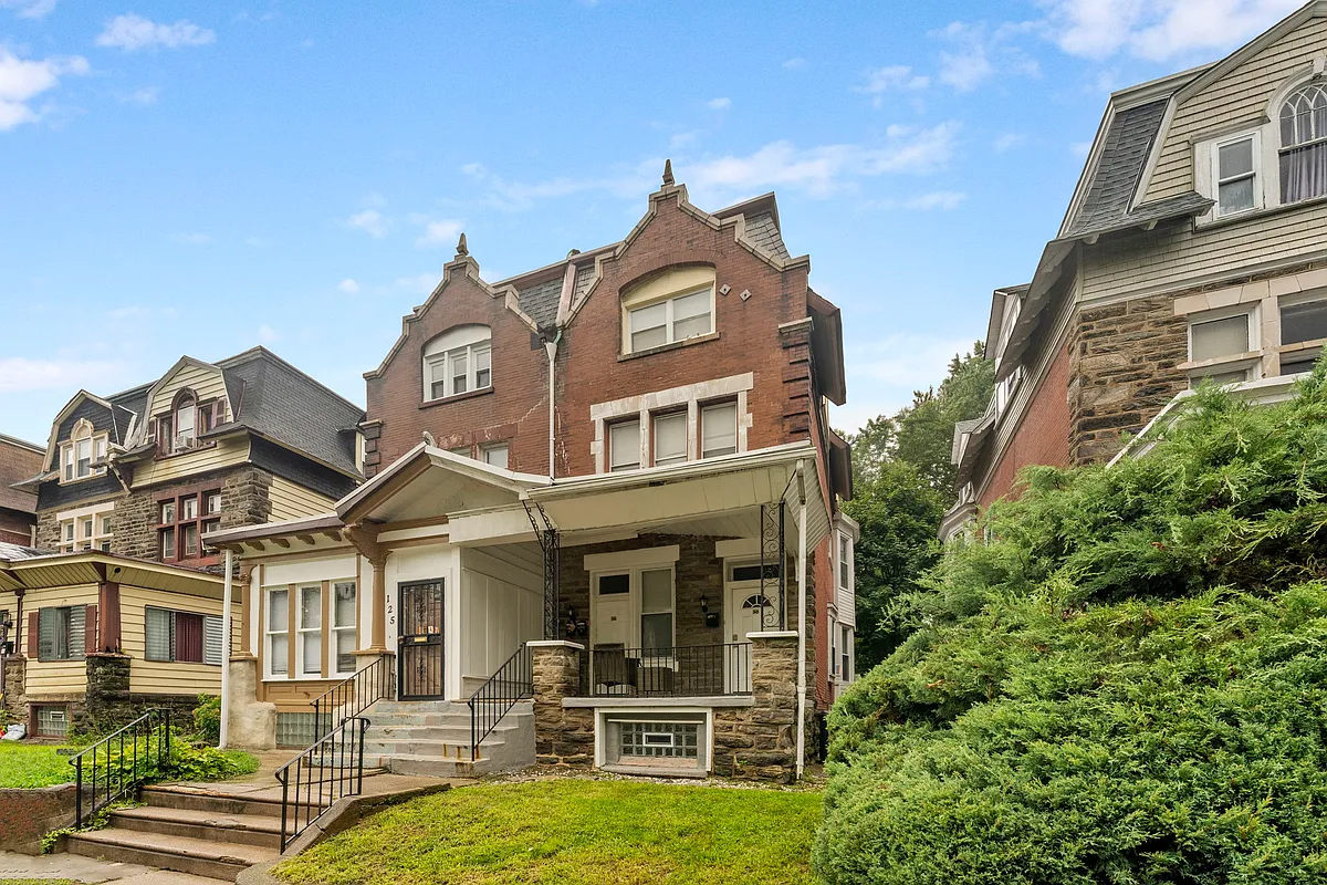 Building Photo - 127 E Durham St #3