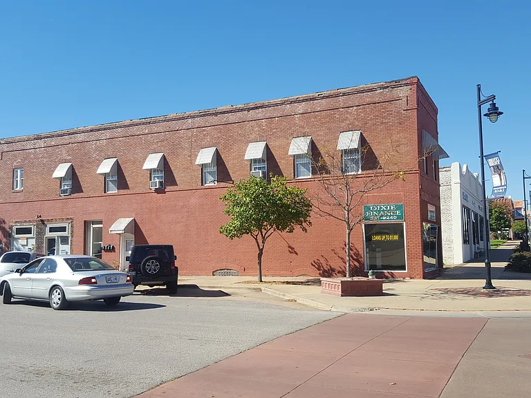 303 1/2 S Osage — Photo 11