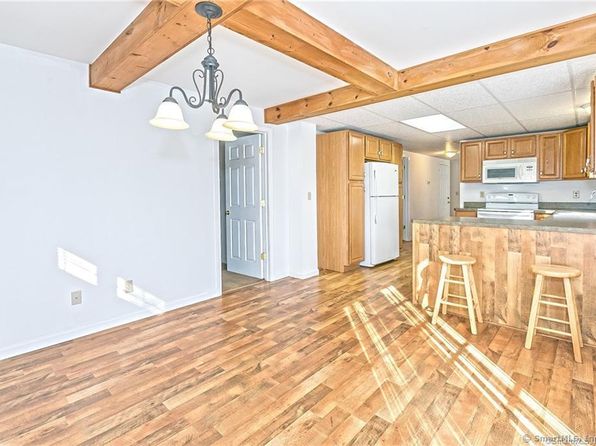 15 Indian Hill Ln