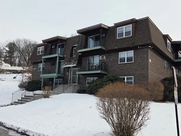 668 Robbins Ave APT 1, Dracut, MA 01826
