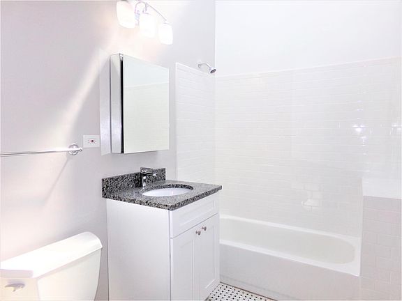 2nd image of 809 Elm St APT 4