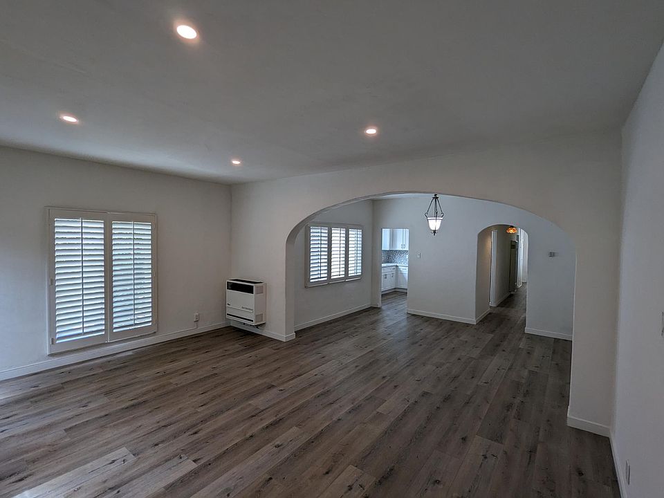 1st image of 450 S Oakhurst Dr #1/2
