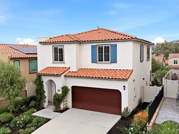 887 Brookdale Dr, Vista, CA 92081