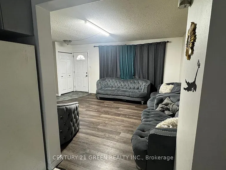 32 Elvira Cres — Photo 4
